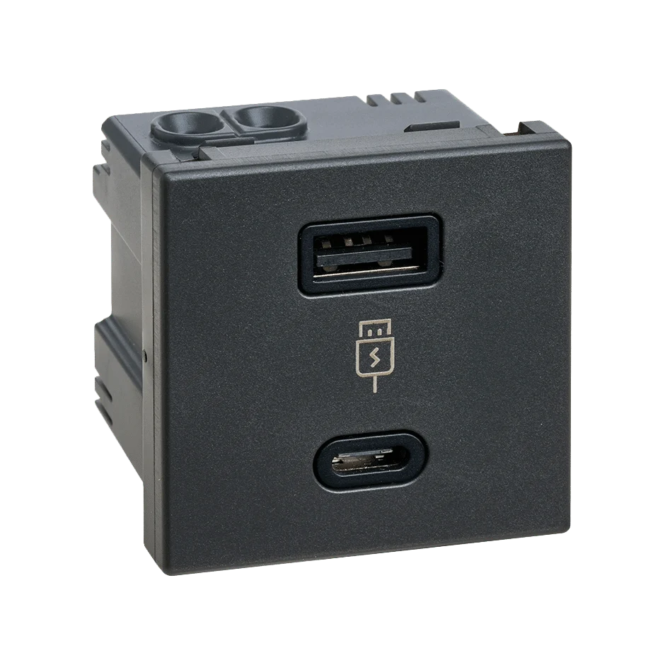 img_8724.png Nabíjačka USB QUICK CHARGE, K45, USB 2.0 A + C, 5V, DC, 3,1A, 45×45mm, grafit, Maximálny výkon nabíjania: 18W – Obrázok 1